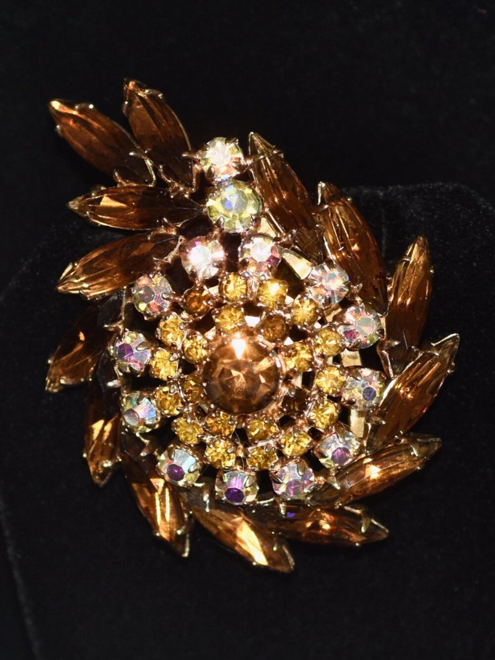 3D 1950's Rhinestone Pin With Root Beer & Clear Stones